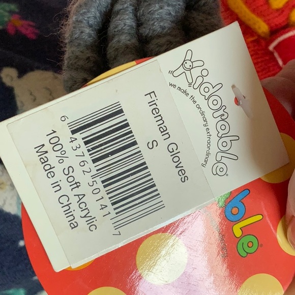 Kidorable Fireman scarf, hat and mittens- brand new - Picture 5 of 5